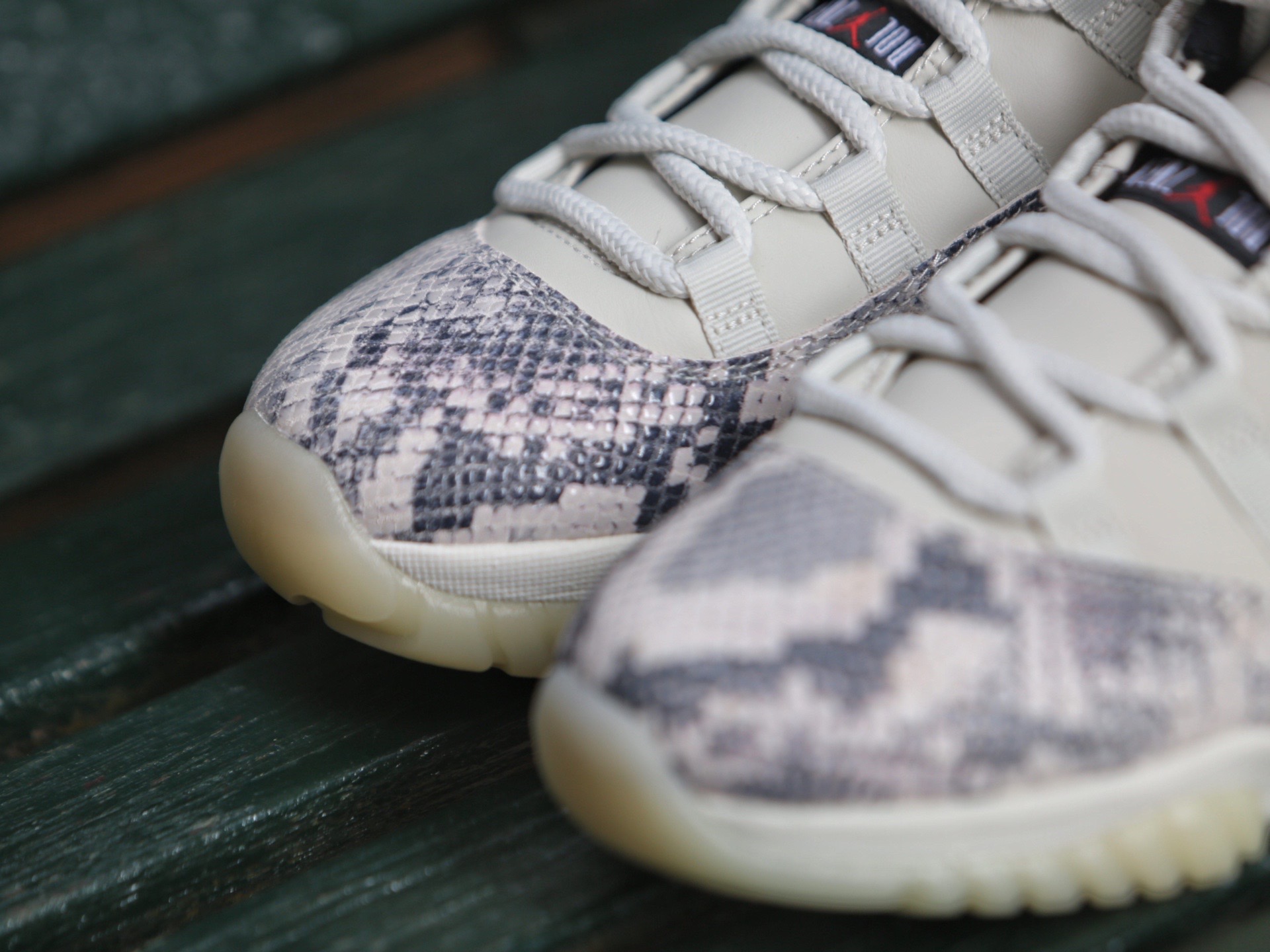 蛇纹系列(2):aj11白蛇