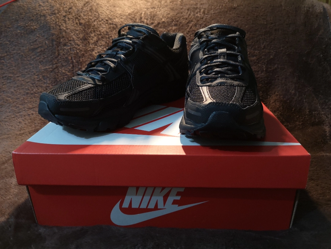custom review-Nike Zoom Vomero 5 Triple Black