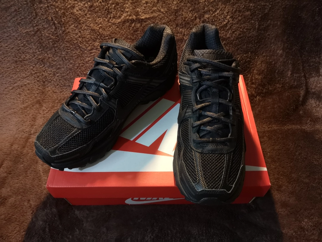 custom review-Nike Zoom Vomero 5 Triple Black