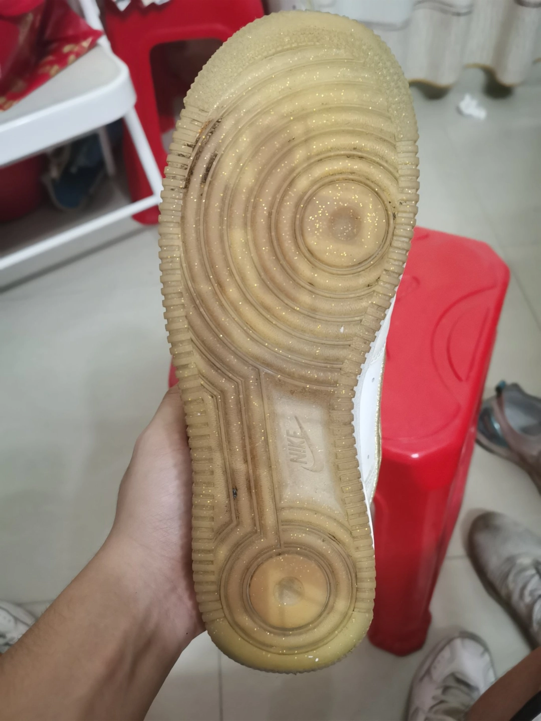 买了快三年鞋底氧化很严重,修复后能很清晰的看到耐克日文真的焕然一