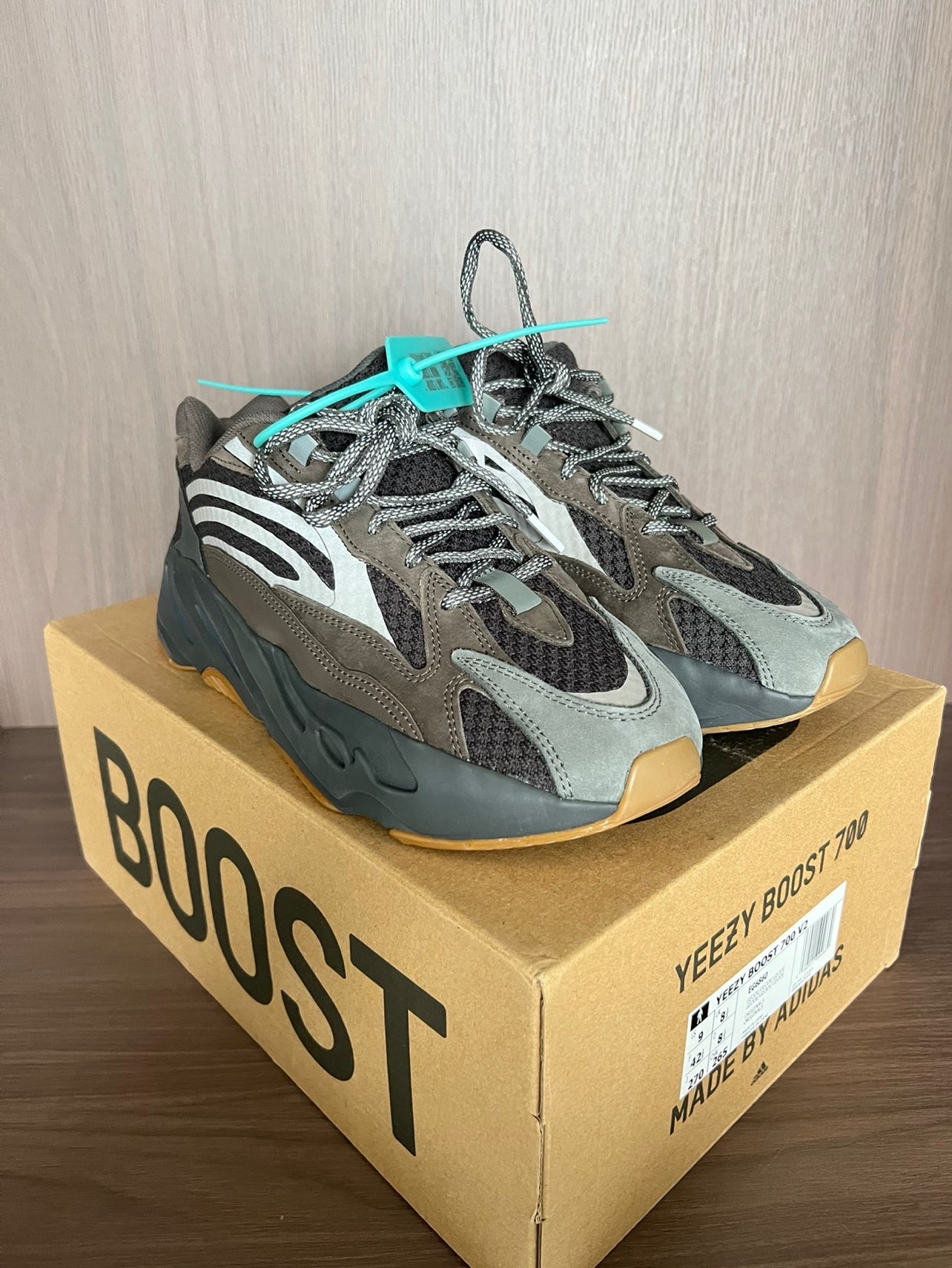 yeezy 700 晶洞宝藏 灰色