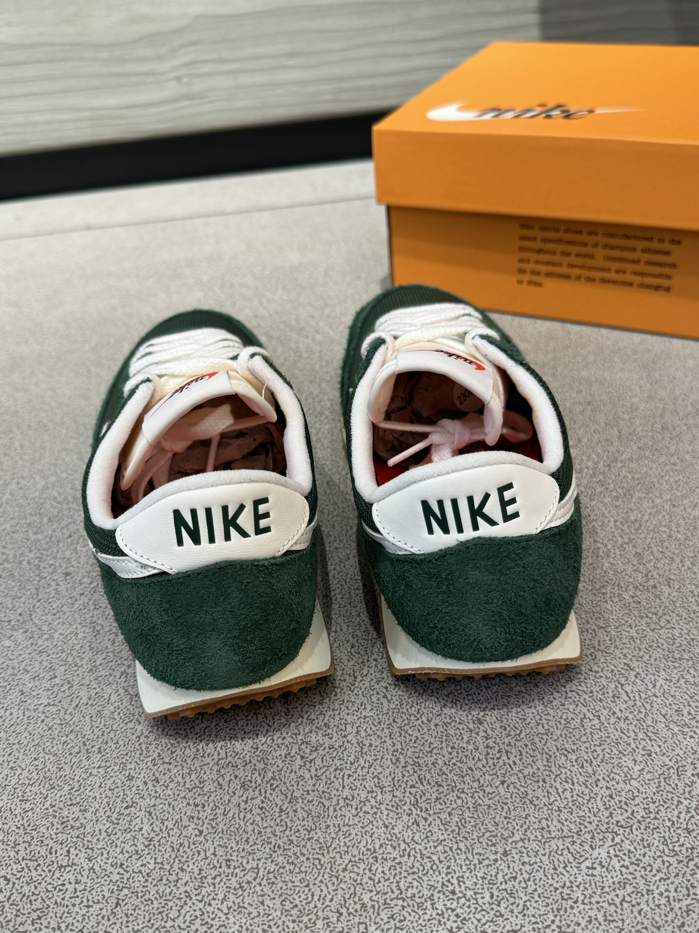 耐克复古华夫鞋