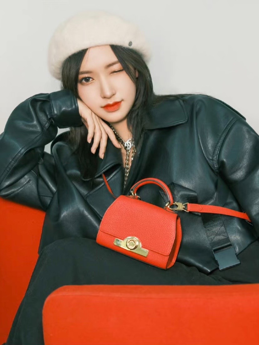 程潇酷飒皮衣穿搭