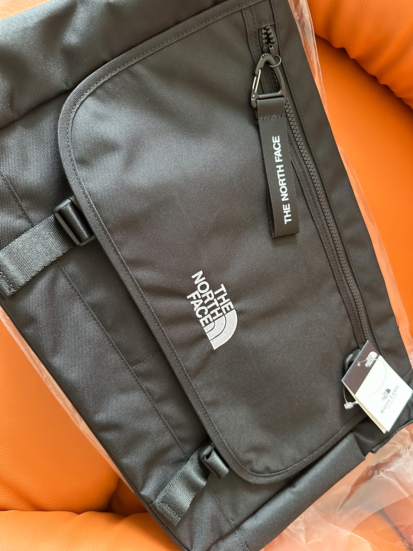 北面黑白经典挎包