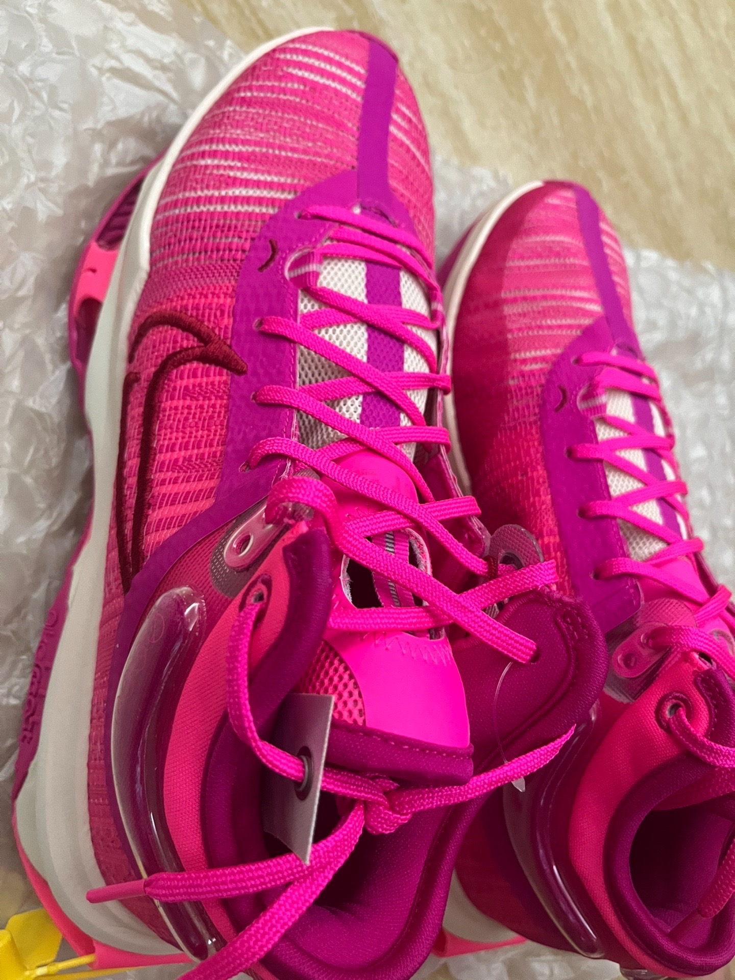 nike粉色运动篮球鞋5