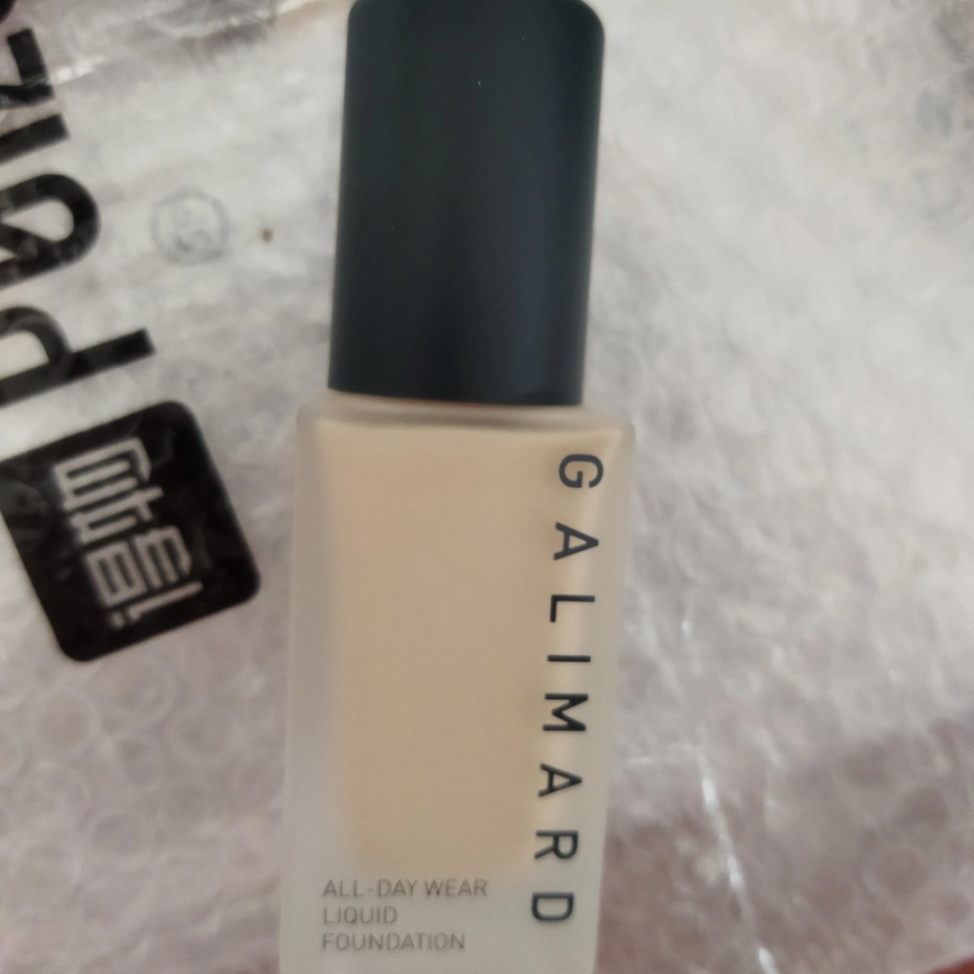买的n02色号,色差不大#黄黑皮  嘉利玛 虾青素 臻采焕新版丝柔粉底液