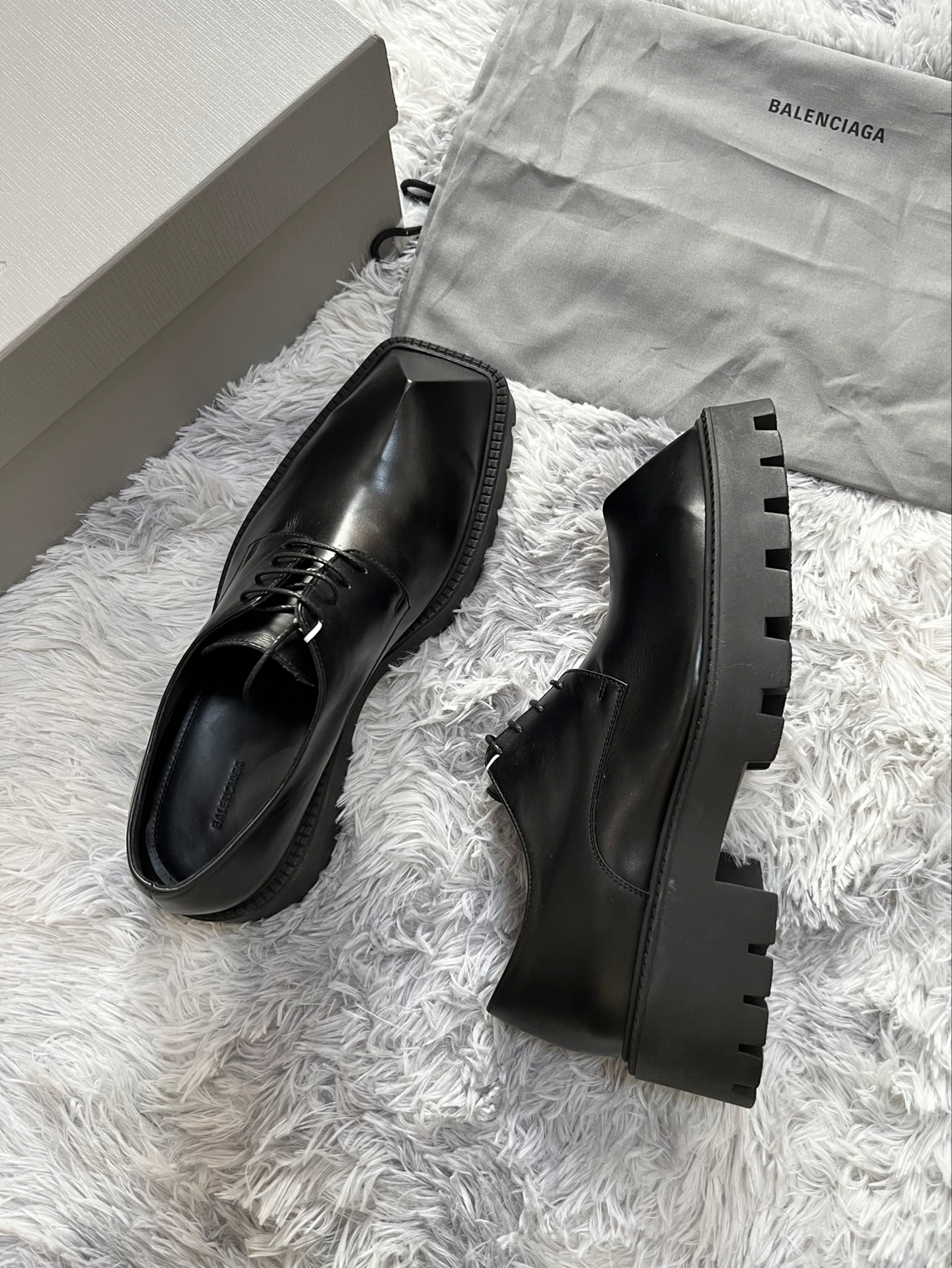 尺码会偏大  #我的冬日宝藏好鞋 #balenciaga穿搭 #巴黎世家又整新活?