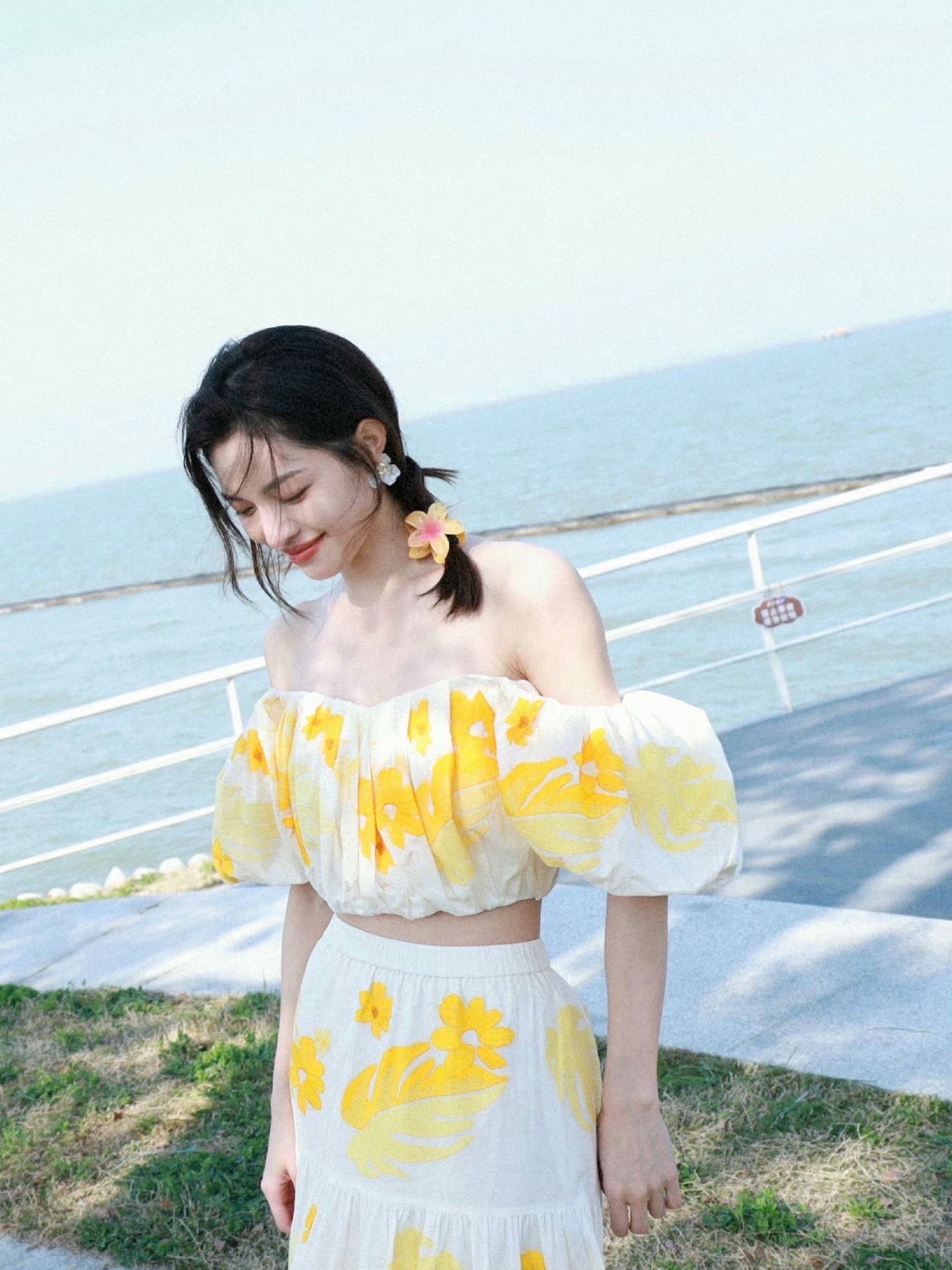 钟楚曦|一字肩度假风长裙 海边氛围感