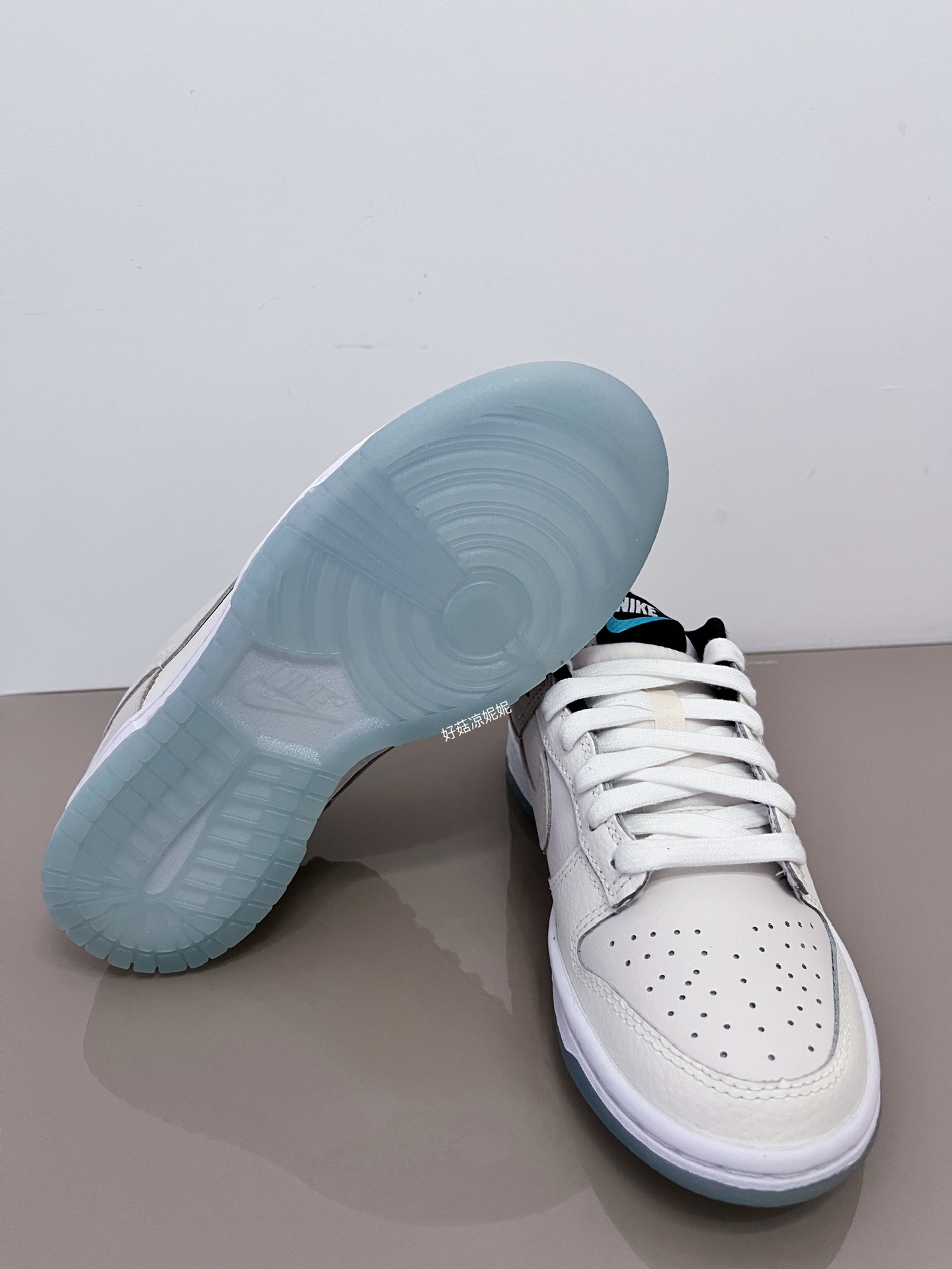 nike dunk low supersonic