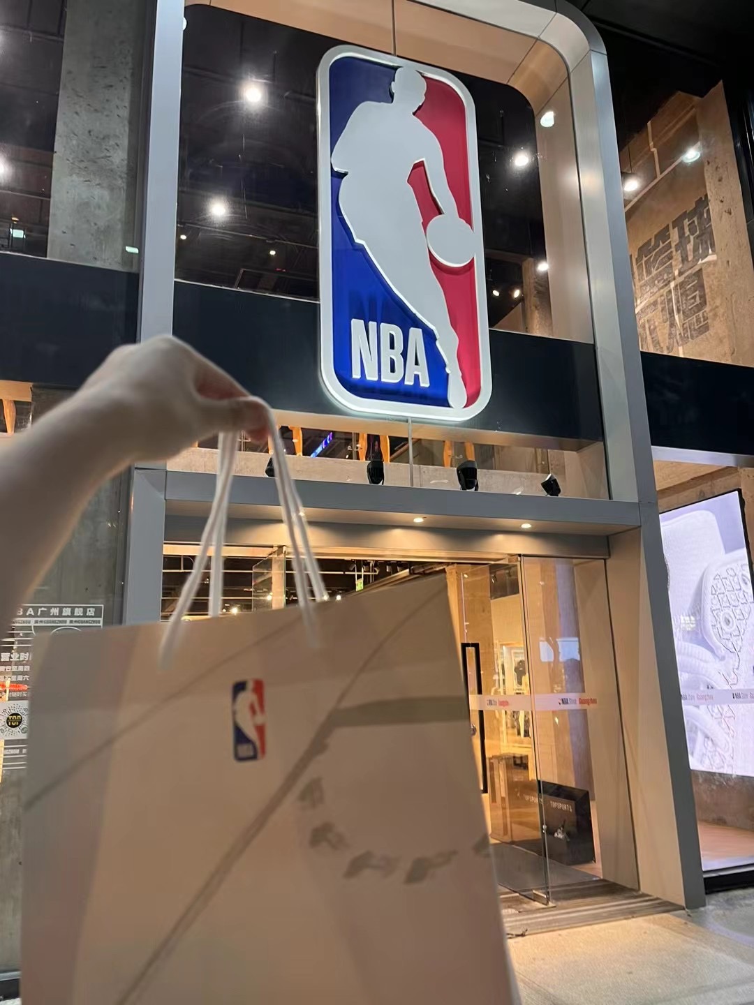 全球最大的nba旗舰店