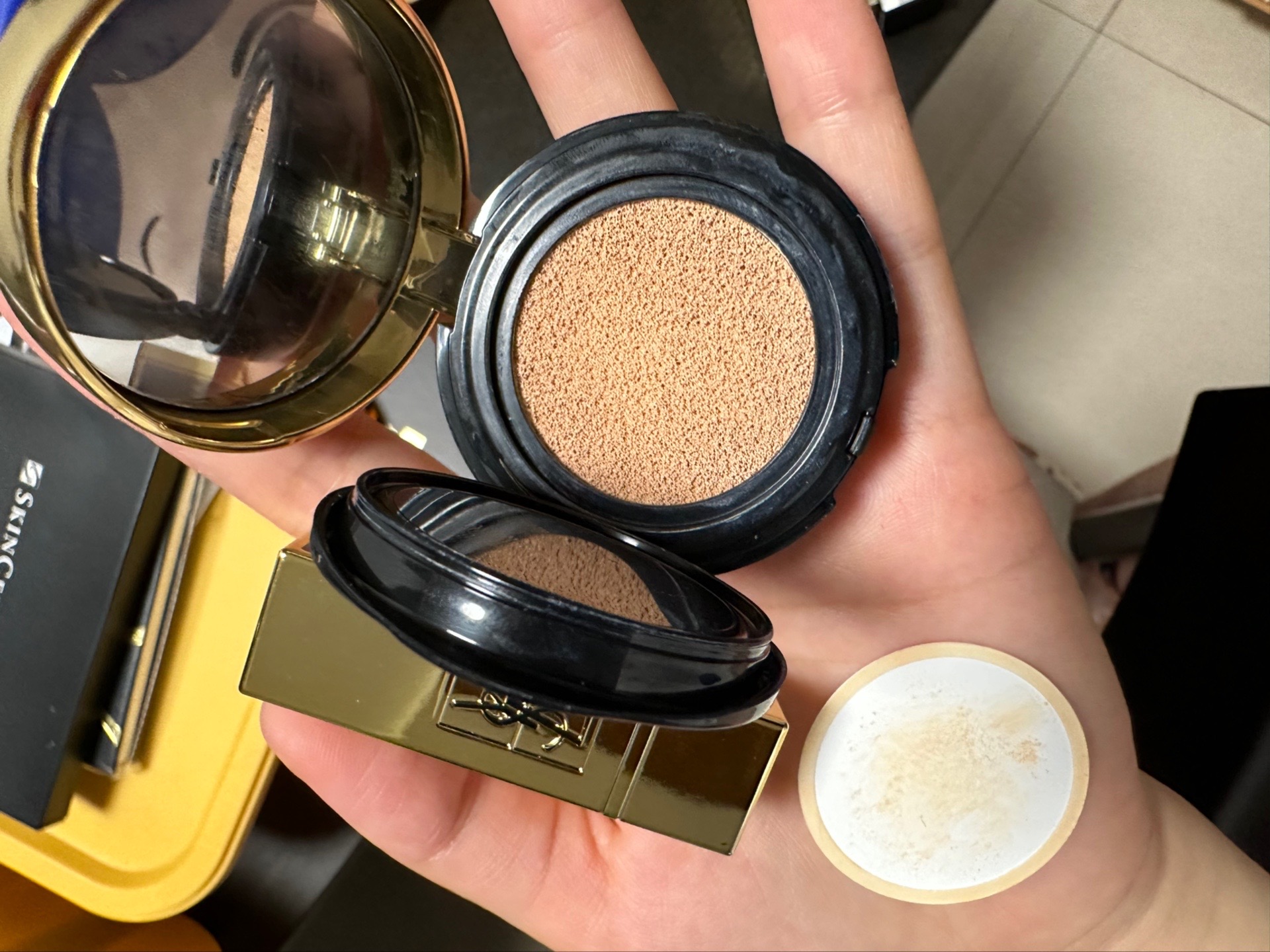 ysl圣罗兰黑皮革气垫b20