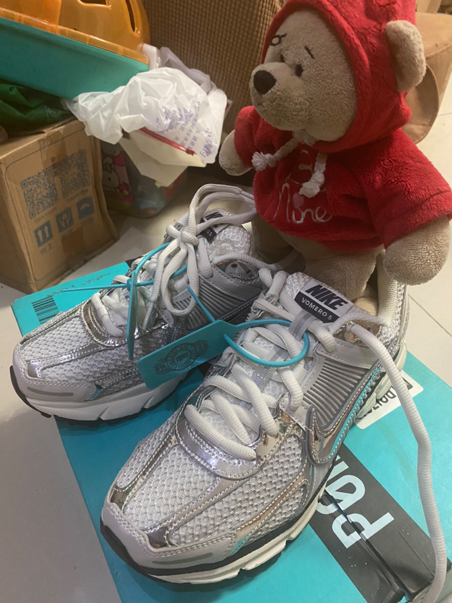 custom review-Nike Zoom Vomero 5 Photon Dust Metallic Silver Women's