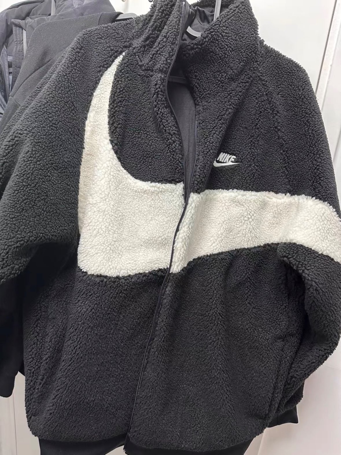 custom review-Nike Big Swoosh Reversible Boa Jacket Asia Sizing Black White