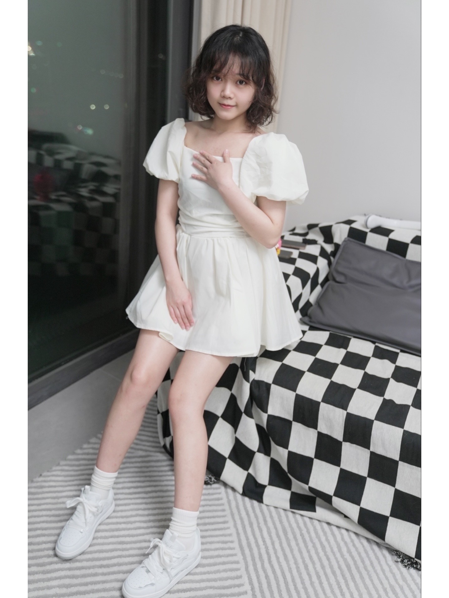女朋友小白鞋配短裙,真的像小仙女!