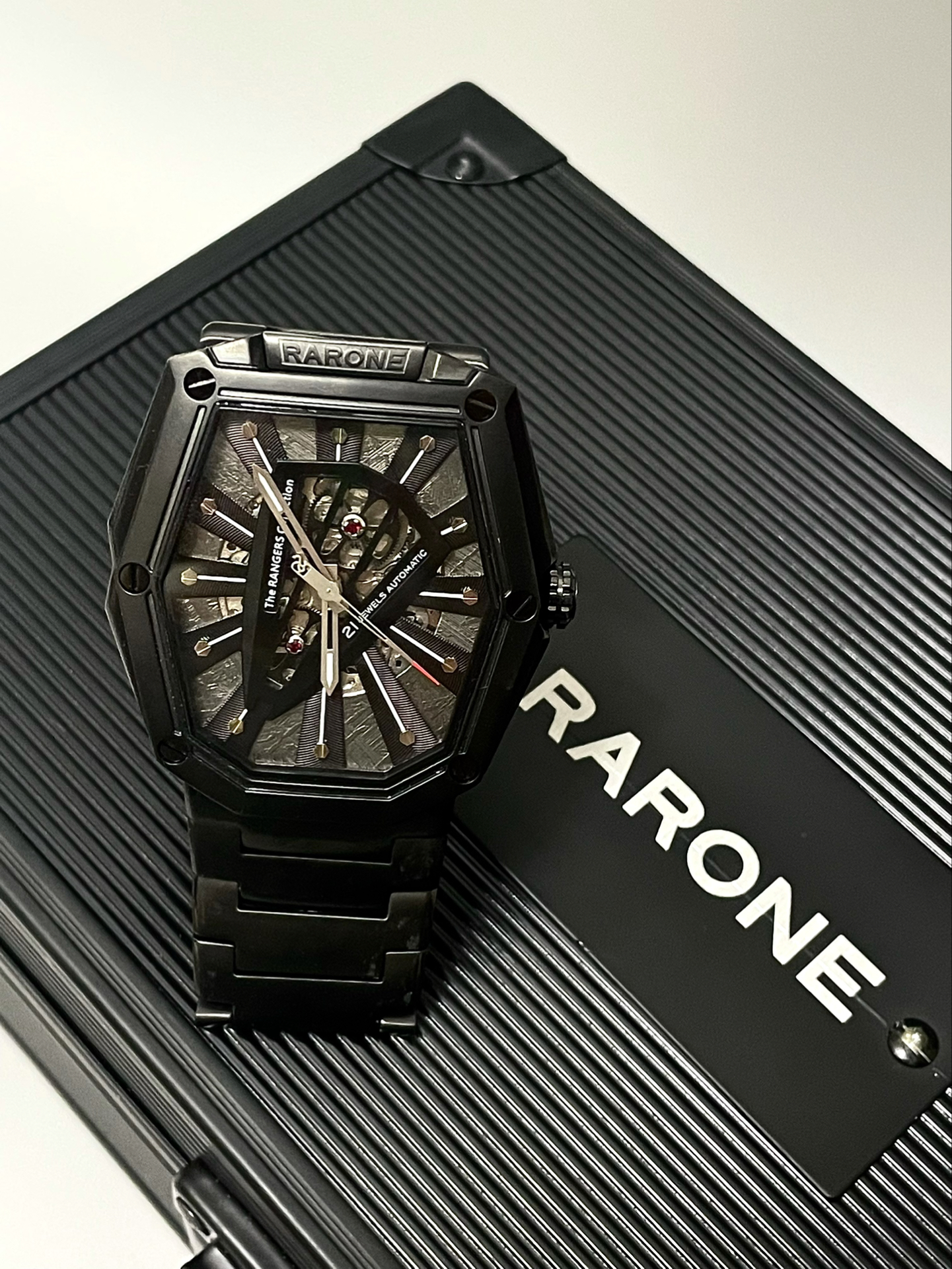 这只手表6015直接炸出男友的二次元属性 整只表主要以黑色94为