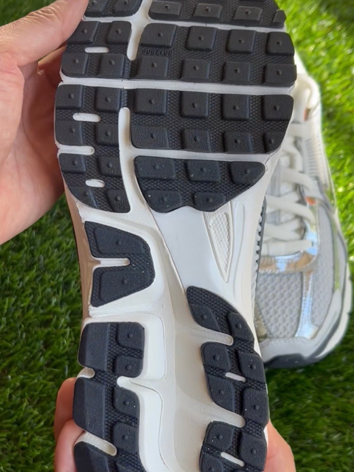 custom review-Nike Air Zoom Vomero 5 Устойчивый к истиранию Дышащий Низкий Топ Повседневный Тренировки Городской Коммутирование Беговые кроссовки Женские Белые