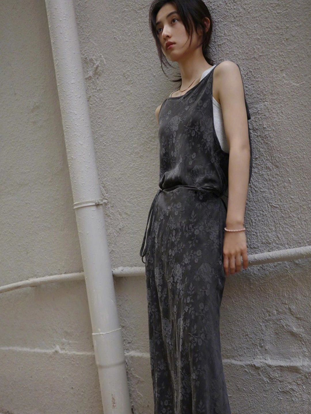 张子枫穿搭秀,颓废风也可以简约时尚!