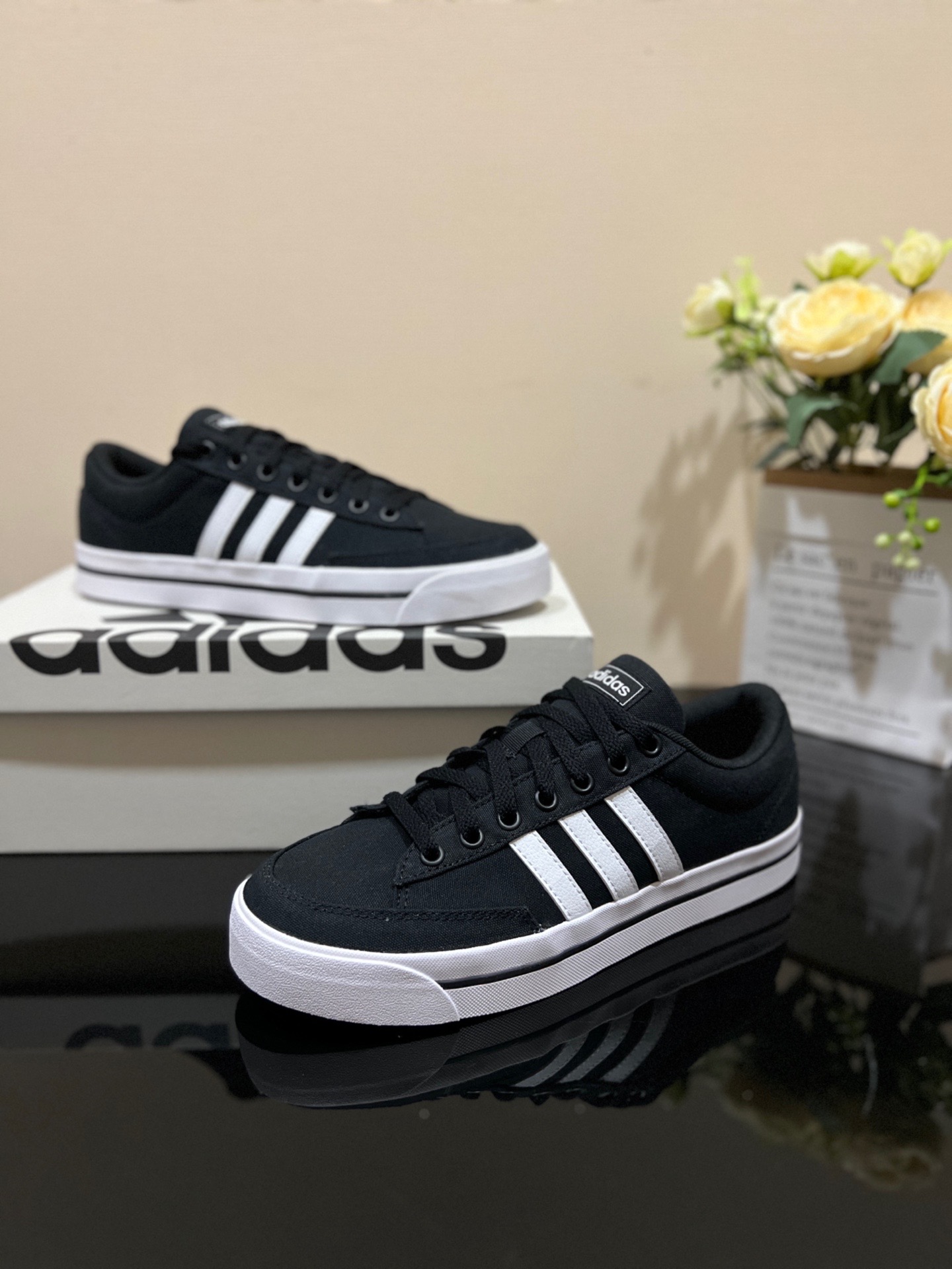 Копии брендовых сумок из натуральной кожи-adidas C