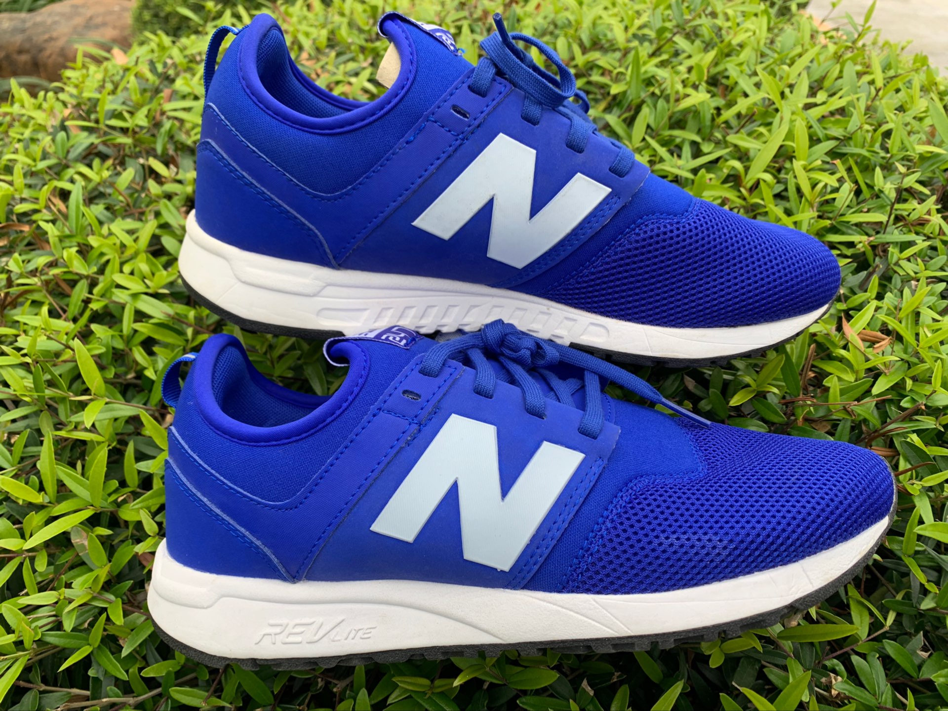 🛍️ 新百伦247蓝色运动鞋,这个颜色太绝了呀!👟