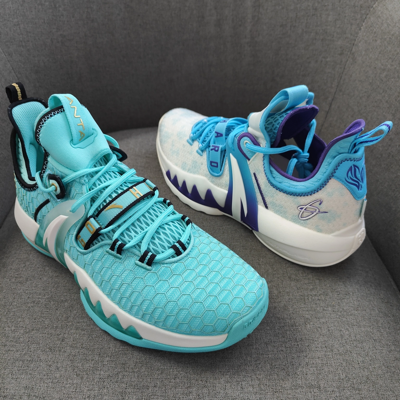 一个是黄蜂主场球衣配色
一个是黄蜂城市版球衣配色
#海沃德2代 #安踏