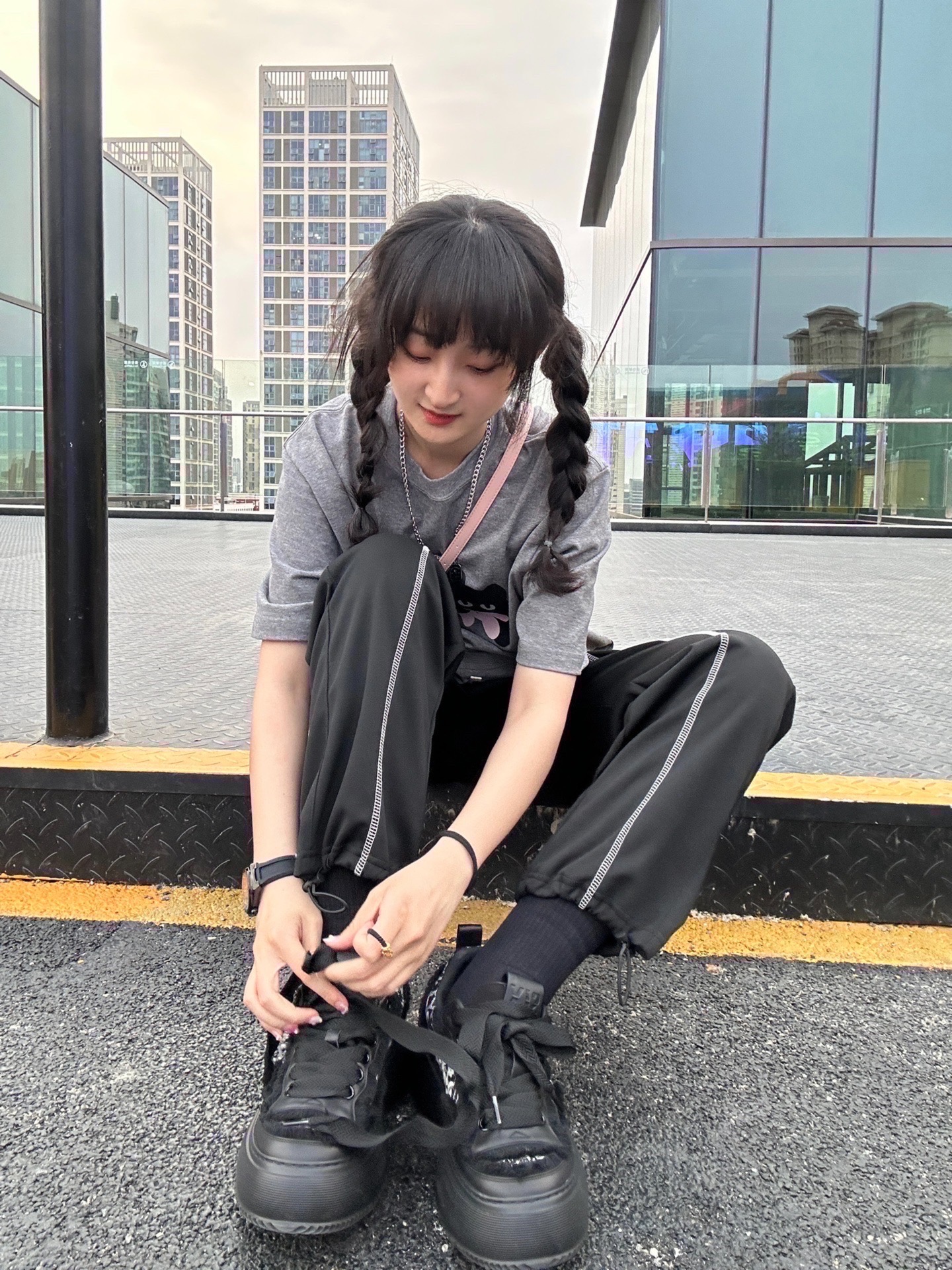 🥹🥹 谁能帮我系一下鞋带➿