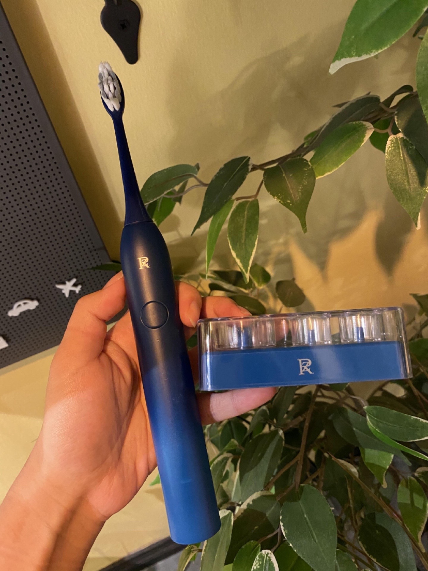 这个zr克兰因蓝电动牙刷吼吼看