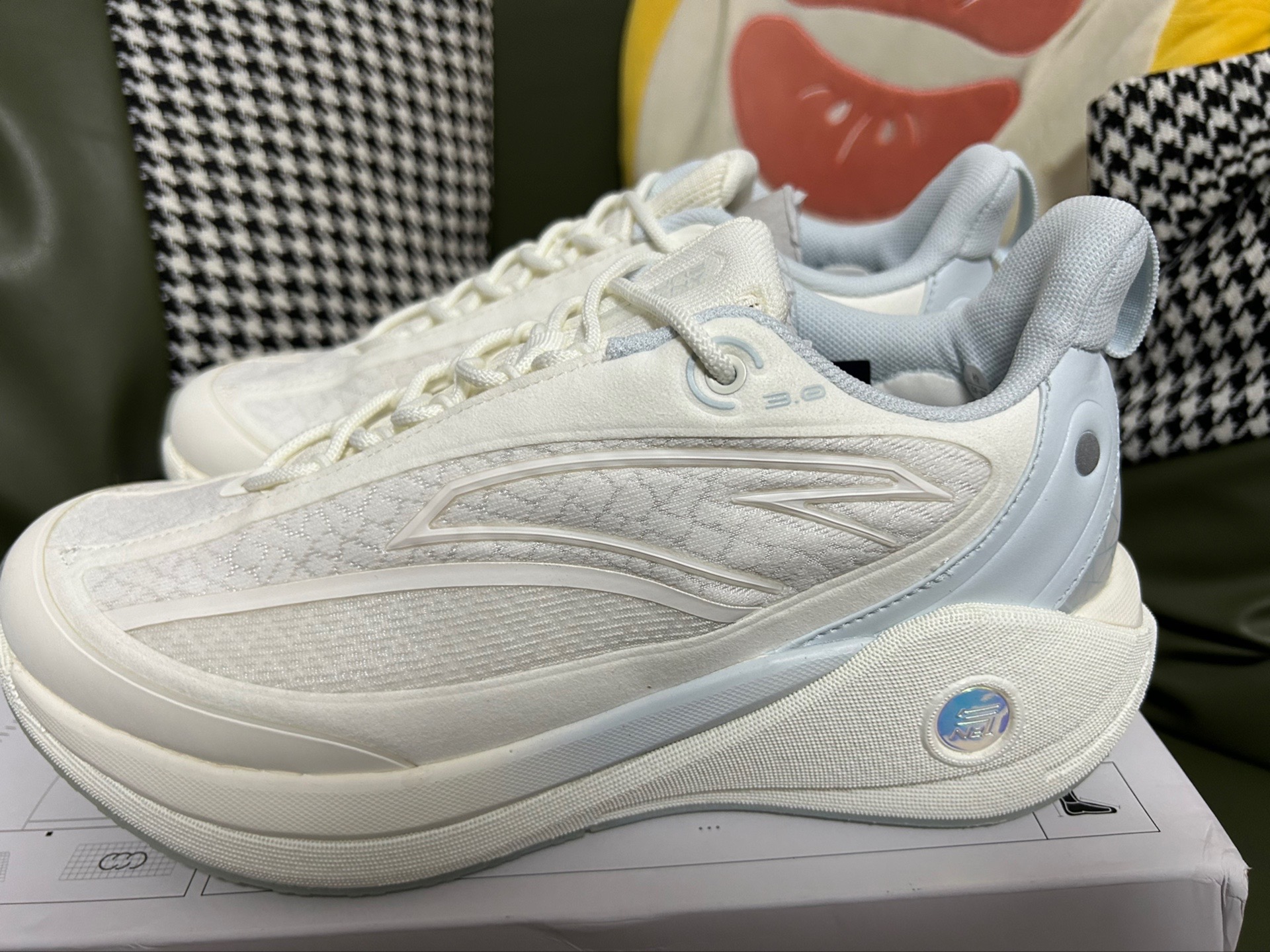 anta安踏 时尚好看穿搭学生专属运动鞋,白灰透气舒适缓震厚底低帮跑步