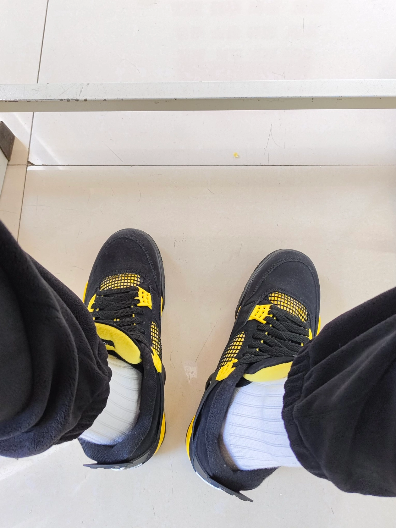 custom review-Jordan 4 Retro Thunder 2023