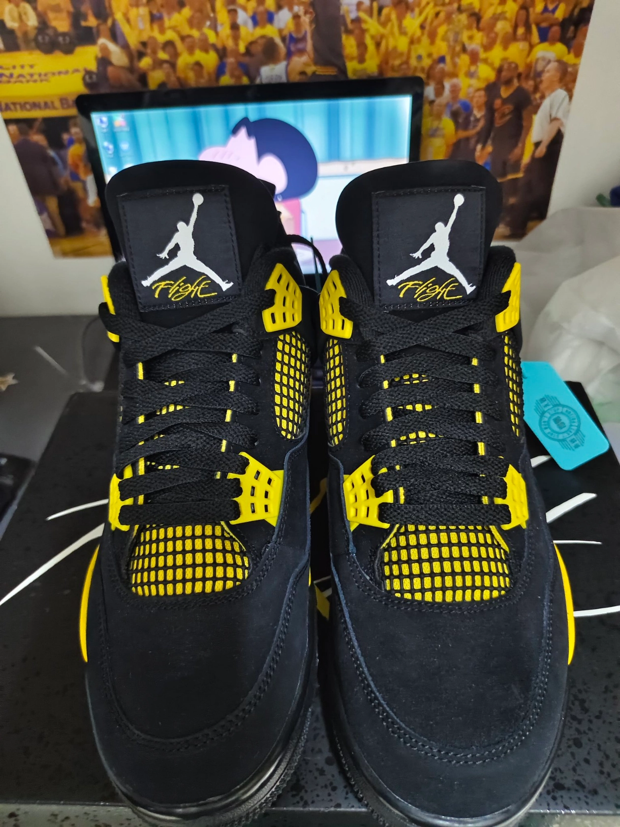 custom review-Jordan 4 Retro Thunder 2023