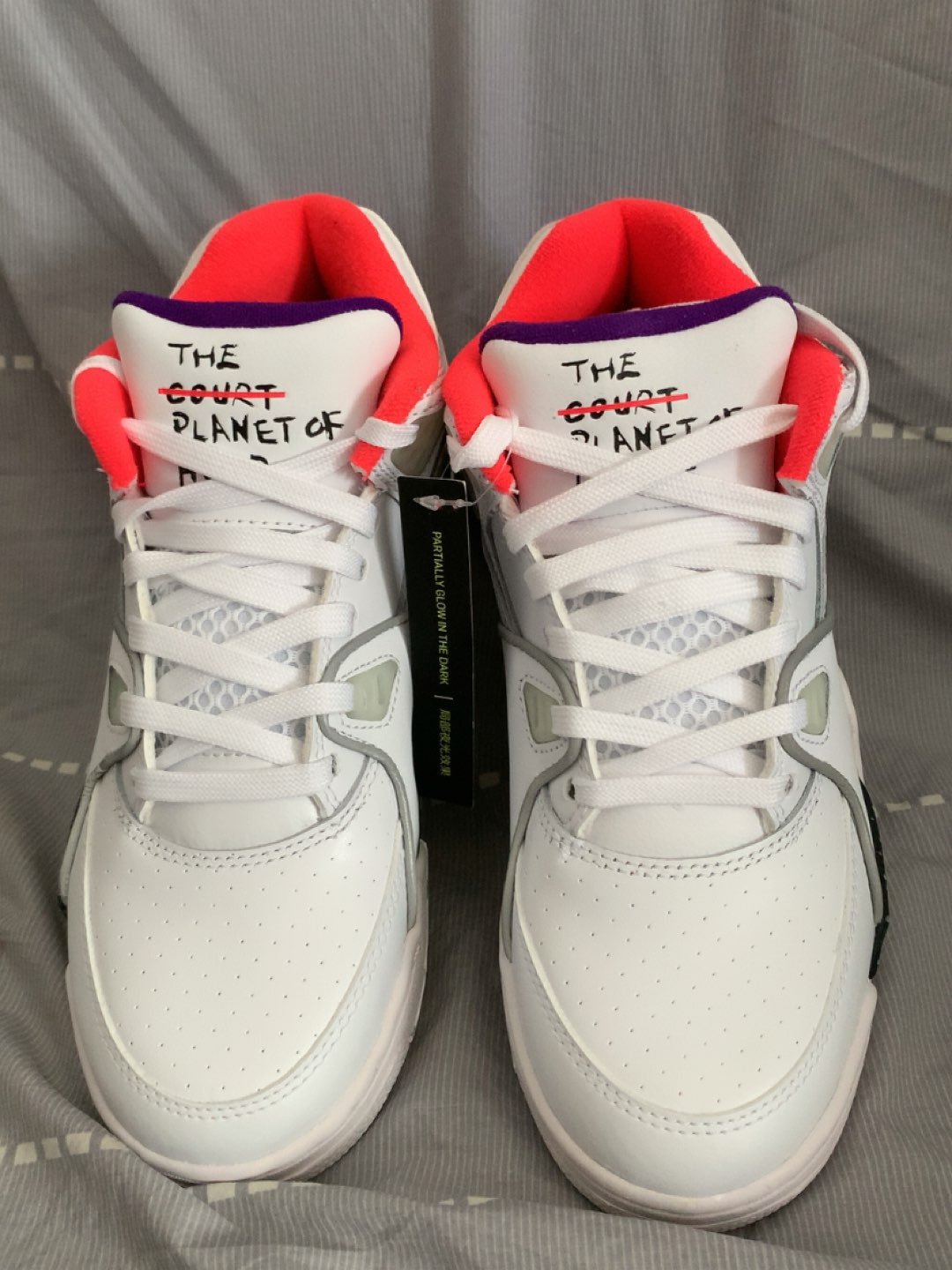 nike 白镭射夜光运动鞋!无处不在,从白天到黑夜