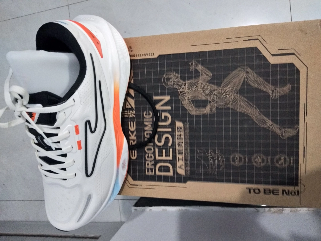 鸿星尔克新款奇弹5