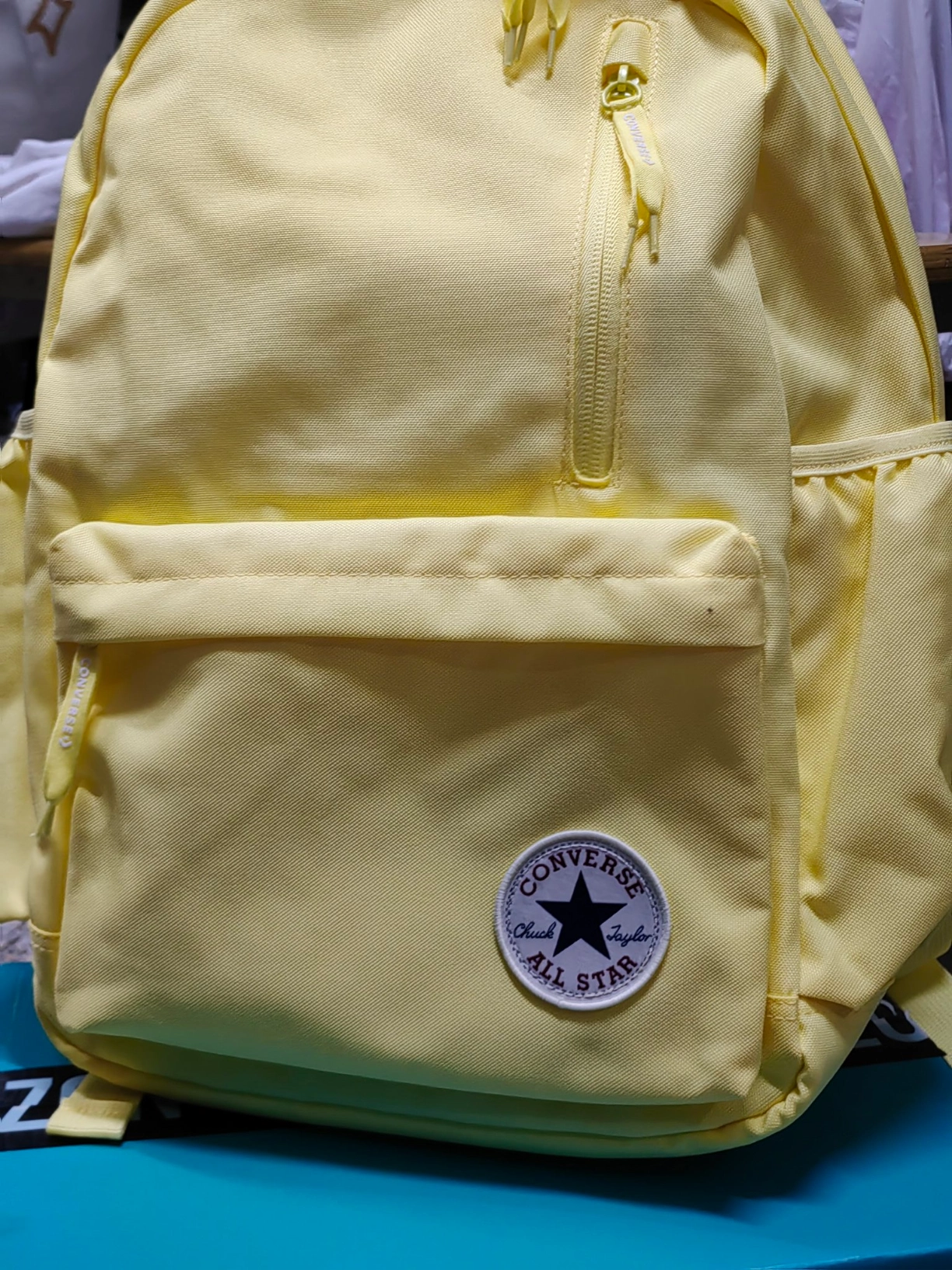 小口袋里面还有网兜#学生党必入双肩包 #匡威新款双肩包 #书包🎒