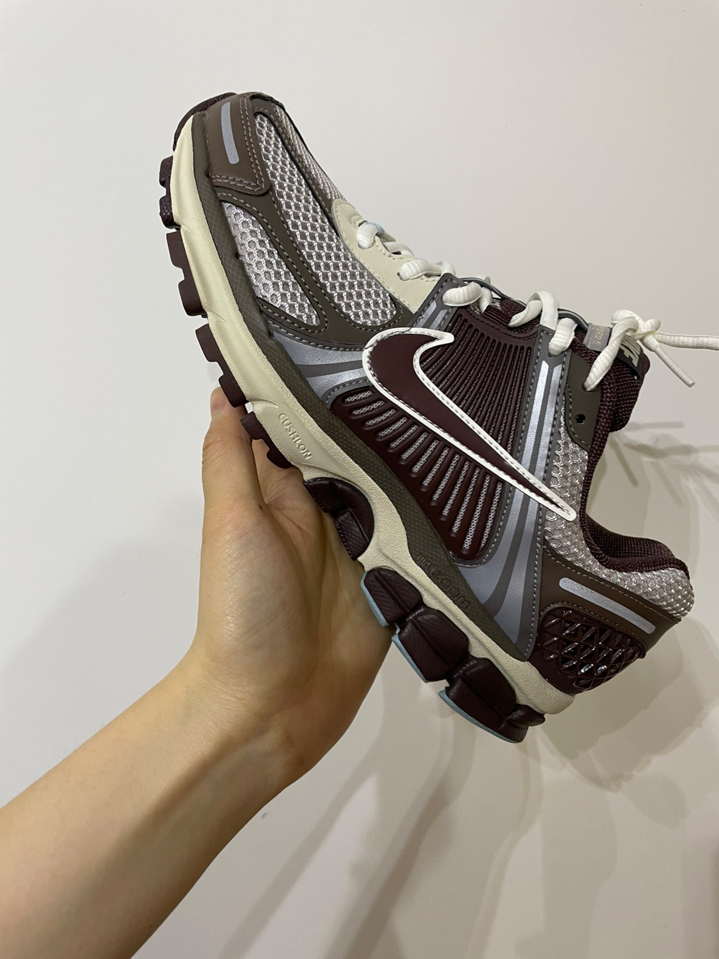 custom review-Nike Air Zoom Vomero 5 Earth Fossil Brown Women's