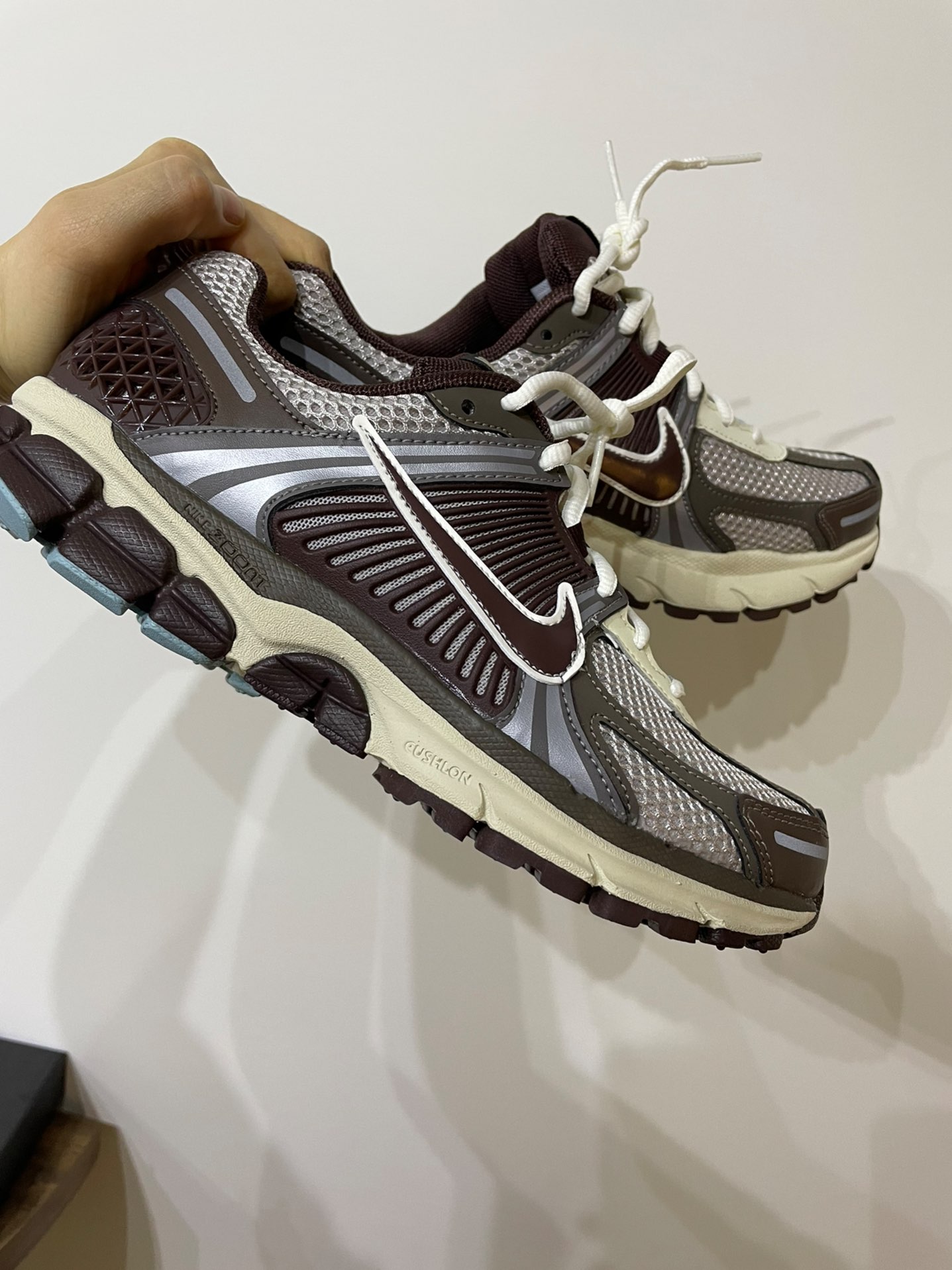 custom review-Nike Air Zoom Vomero 5 Earth Fossil Brown Women's