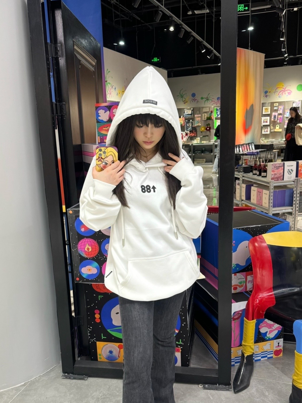 款怎么穿都好看搭配裤子?干净又帅气
还和rapper们是同款喔?