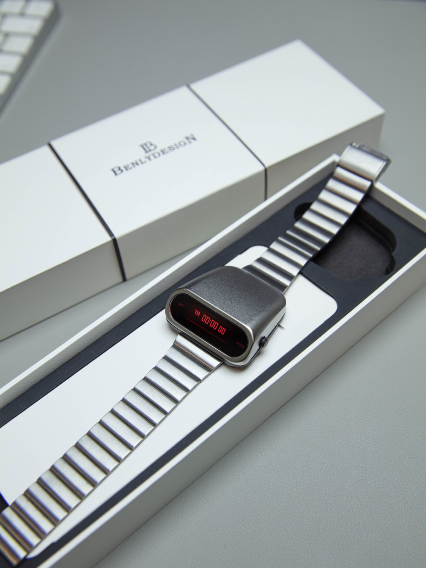 帅到没朋友的男款科幻电子手表