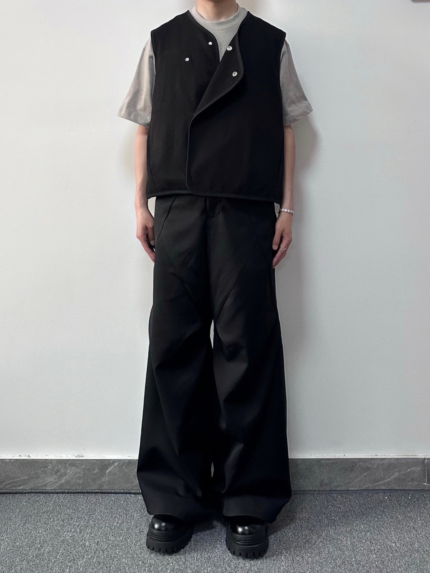 外穿内搭都好看的灰色短袖