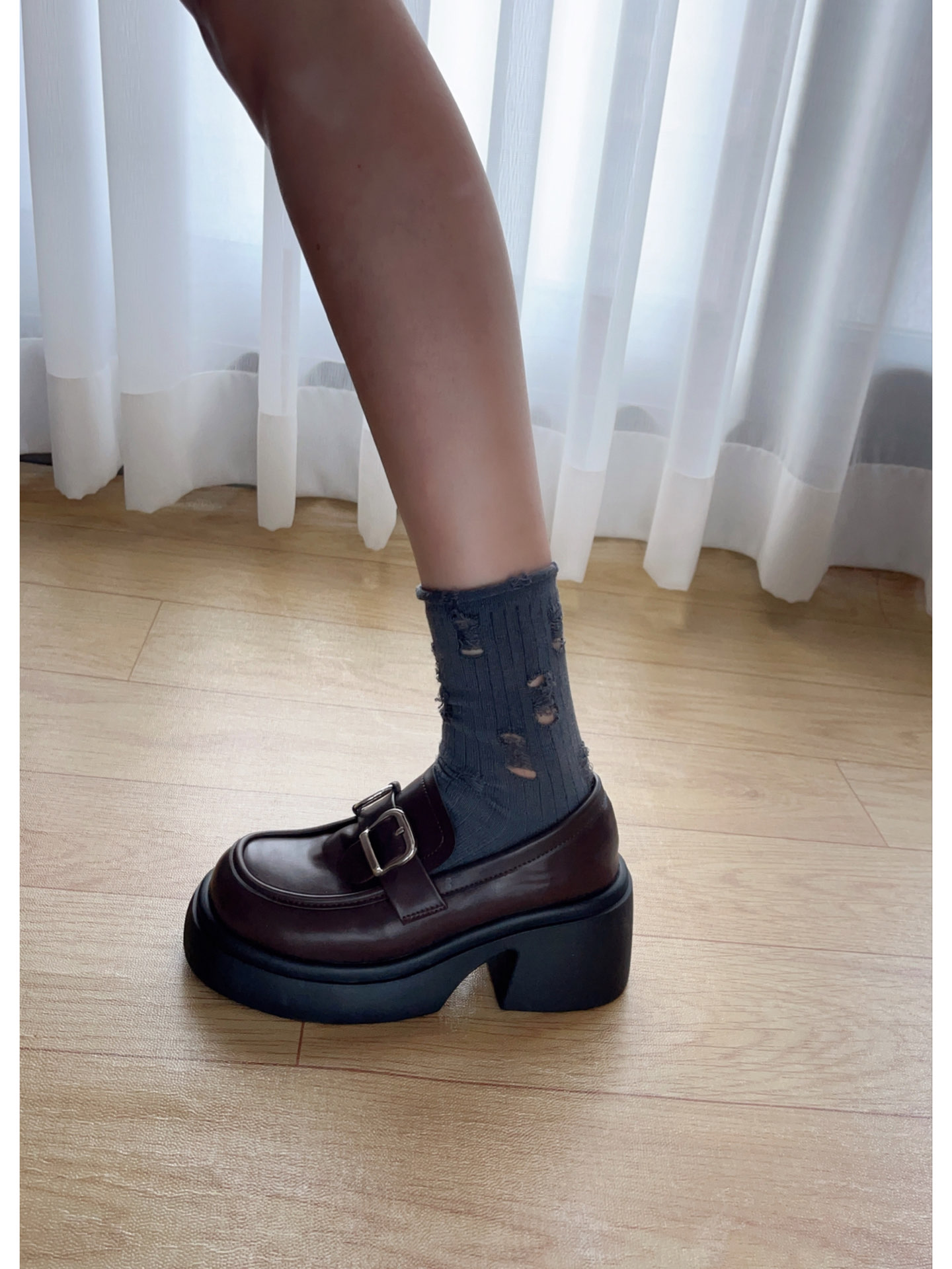 这双鞋子适合搭配学院风的jk