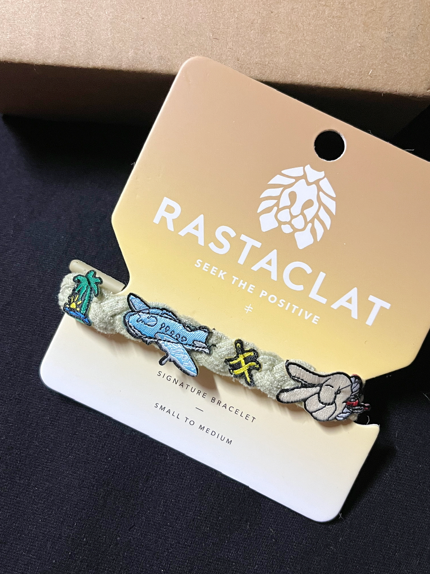 狮子的手绳 独特的编制加上复古的设计78 添加了有趣可爱的小图案