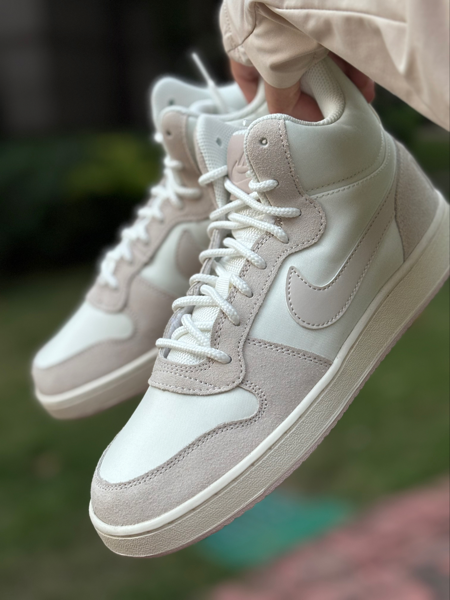 太温油了吧!nike米白色高帮板鞋