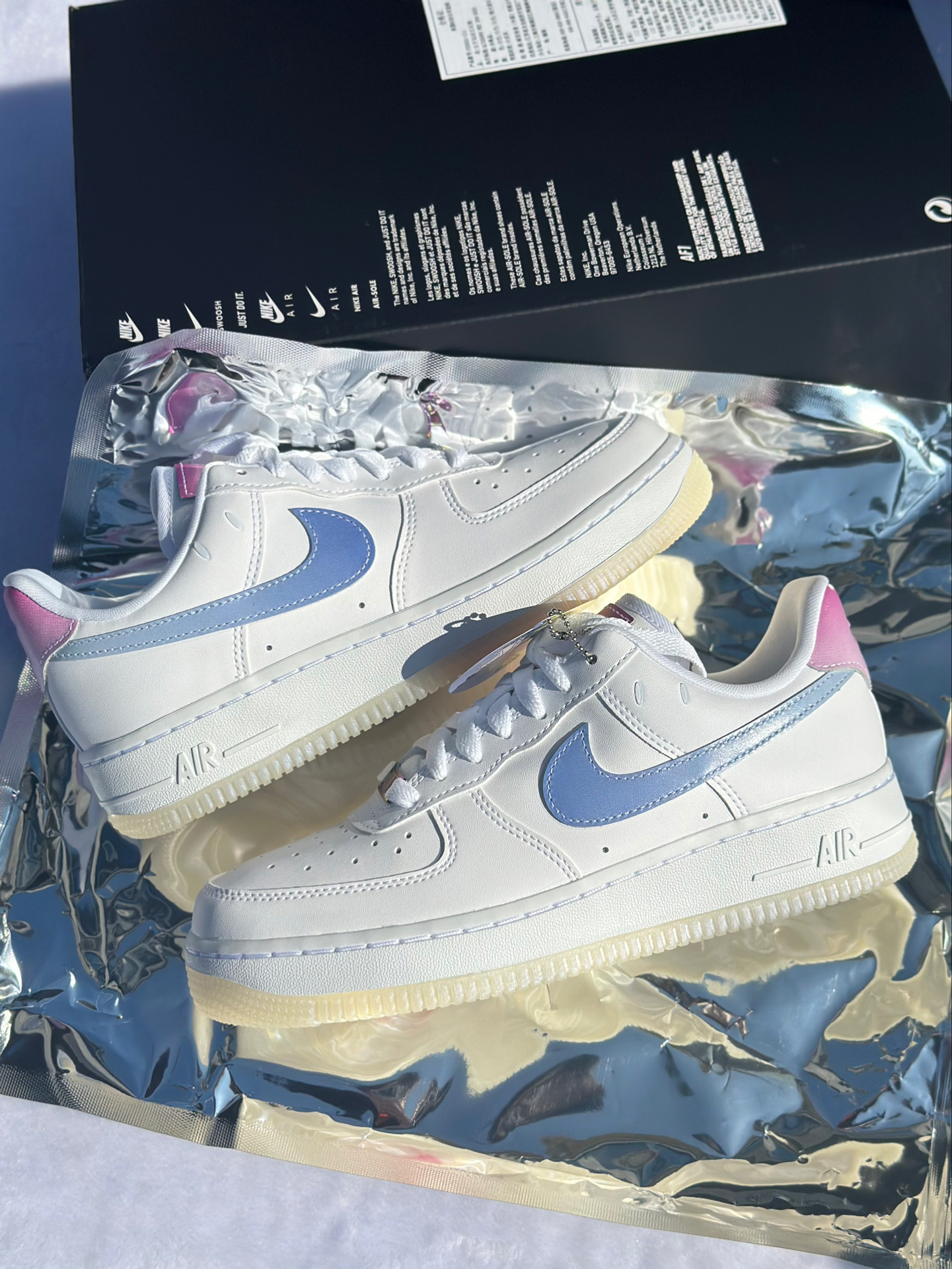 检验紫外线最好的方式就是入手一双热感应空军 鞋子变色的时候就可以