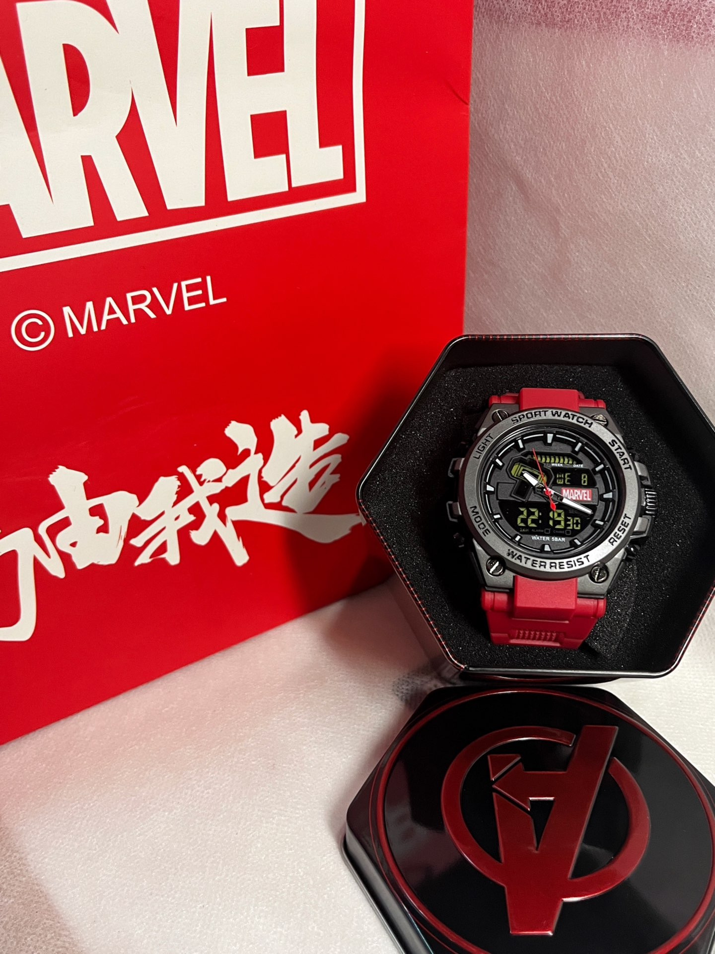 全给我带这个红色表带的手表!