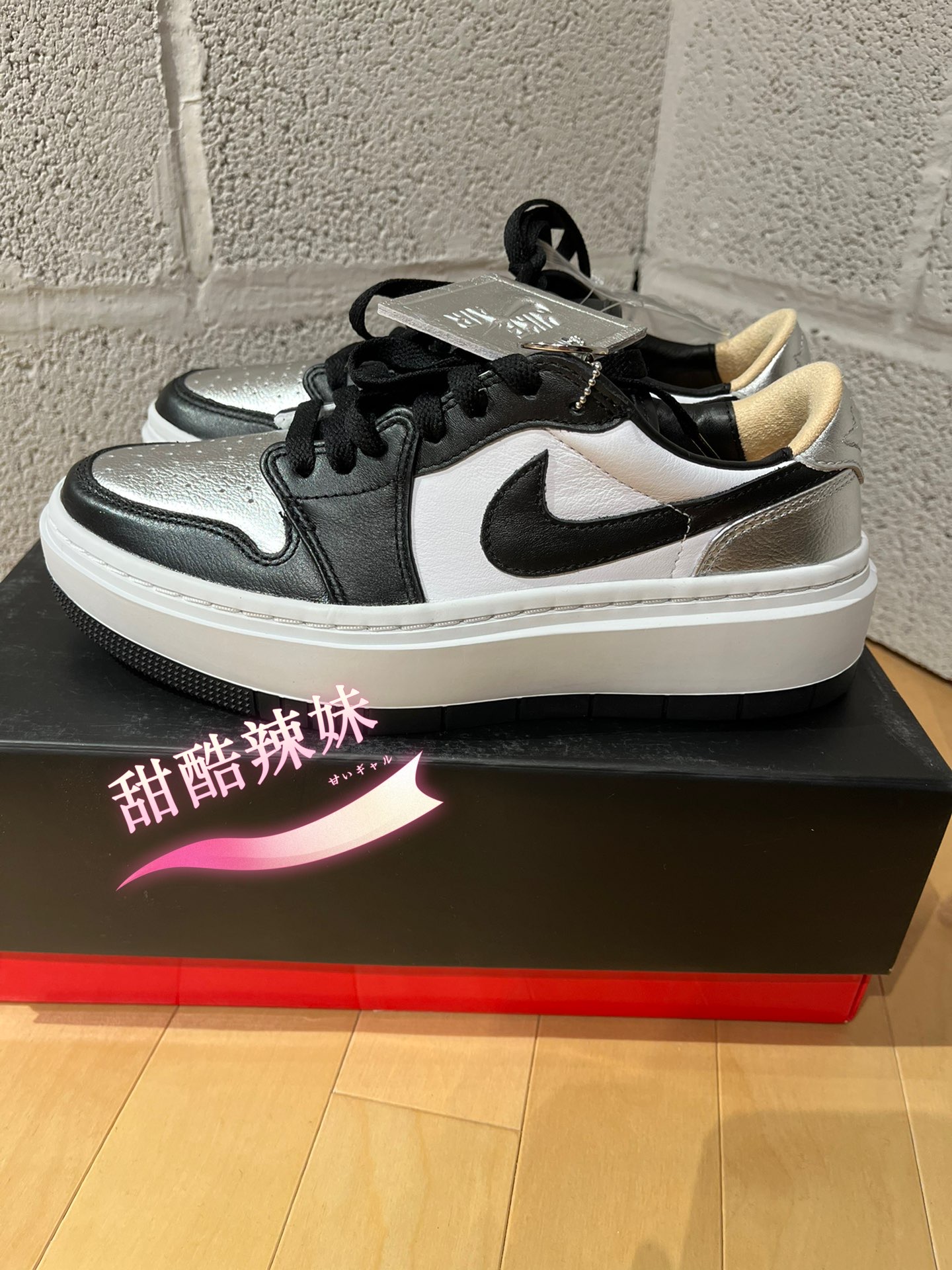 aj1黑银脚趾掉漆图片