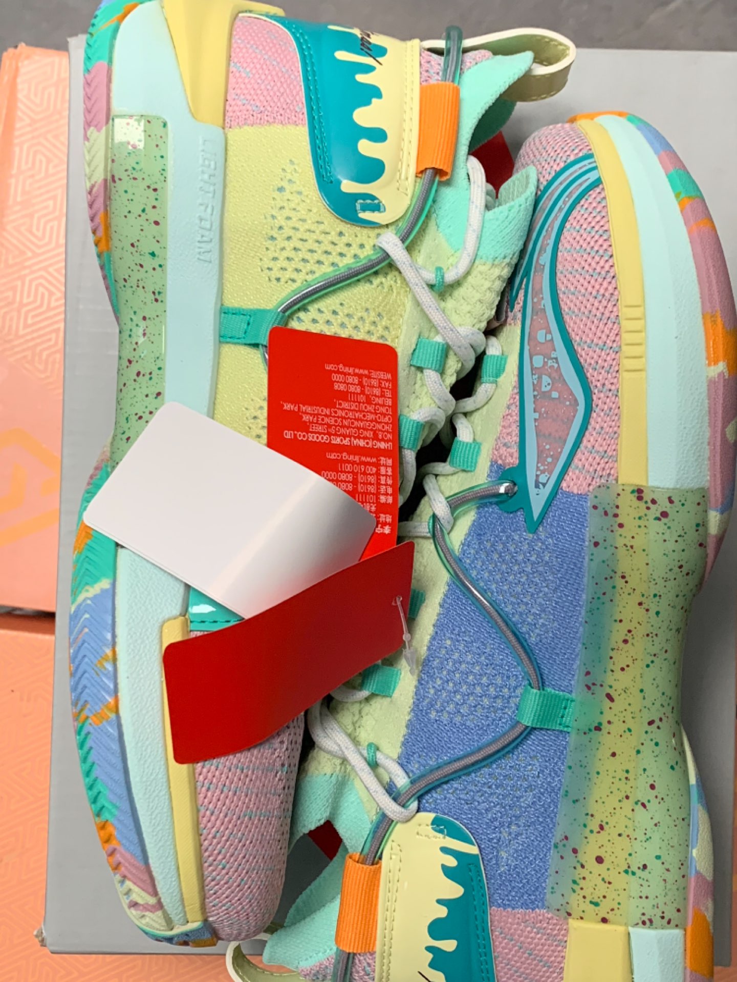 李宁闪击6圣诞配色