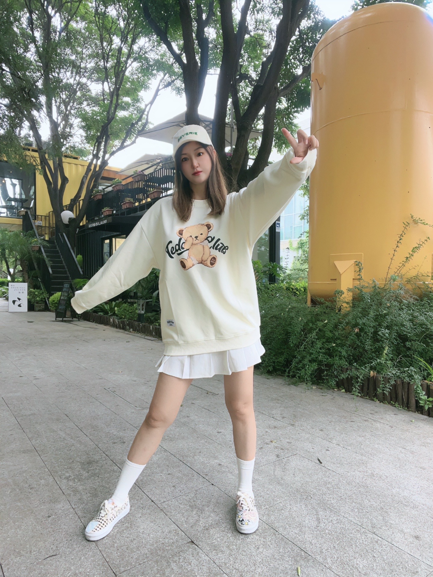 小白袜配百褶裙就是纯欲天花板啊🤩