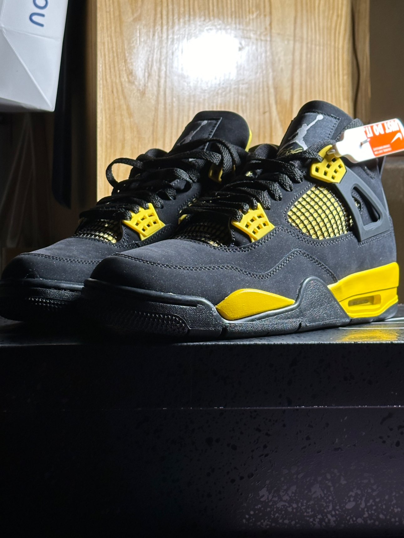 custom review-Jordan 4 Retro Thunder 2023