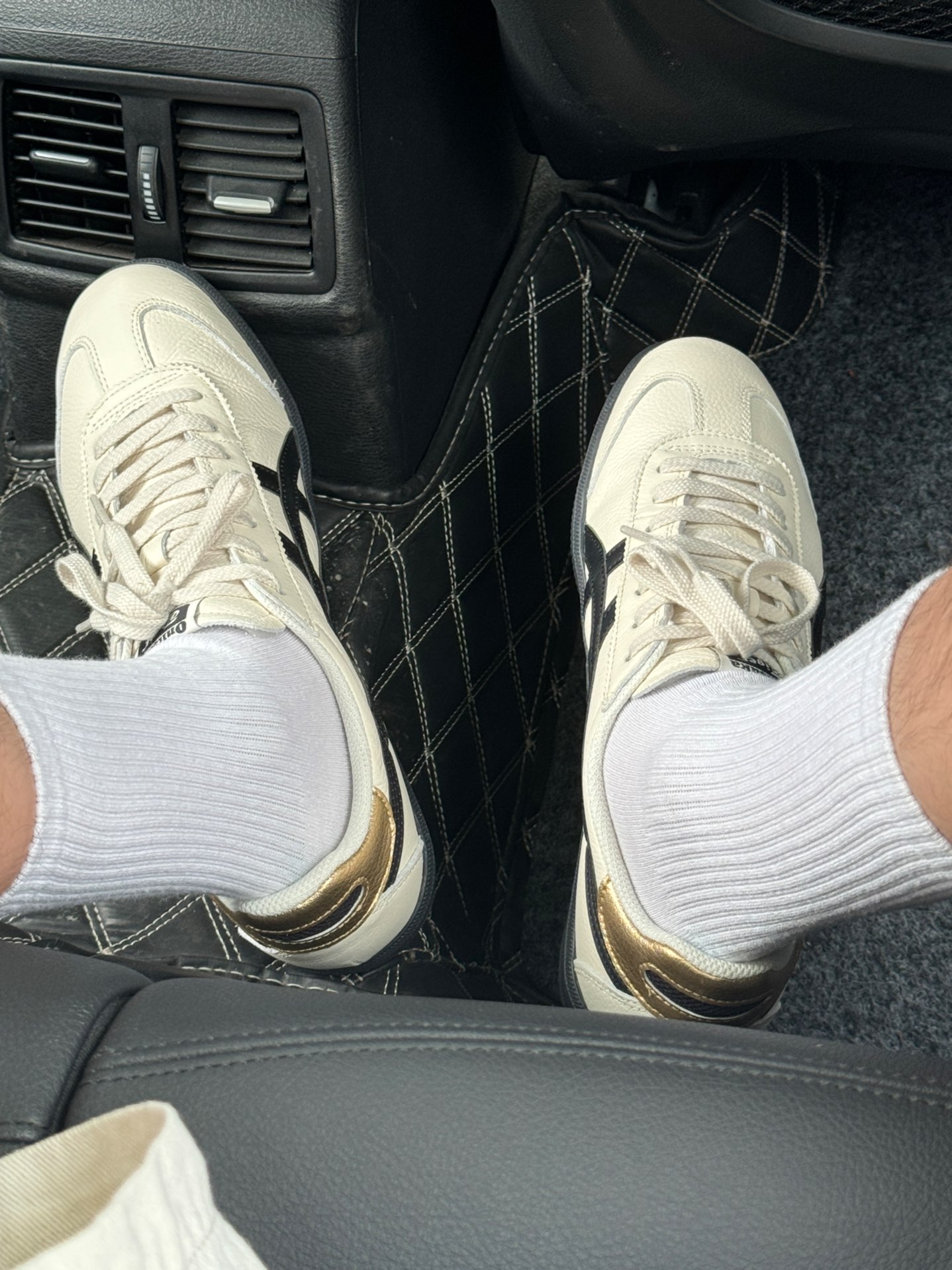 custom review-Onitsuka Tiger Tokuten Cream Black