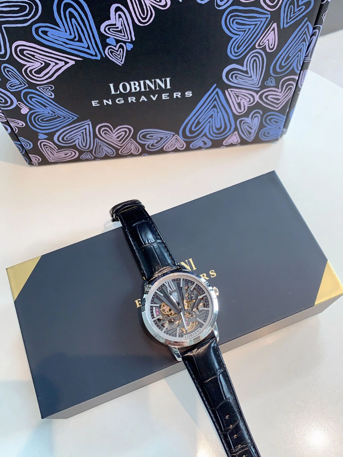 如果你也想要一个全自动机械表 不妨可以看看lobinni的这款手表!