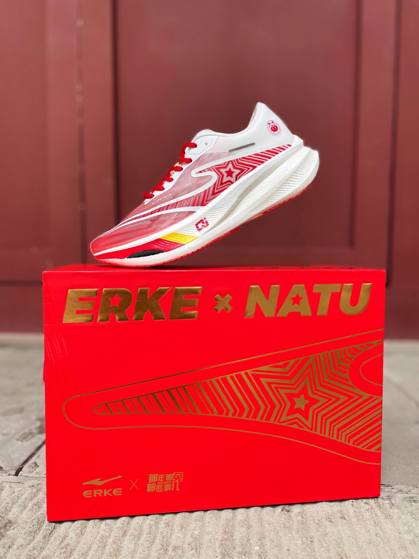 鞋子设计灵感来自于国漫《那年那免那些事儿