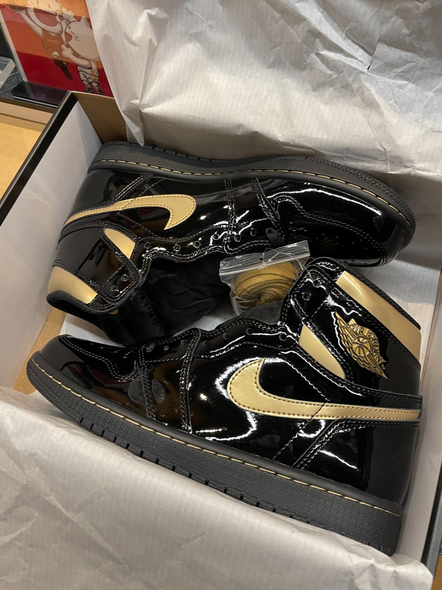 aj1黑金漆皮上脚图图片